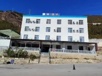 Muli Yinfeng Hotel - Bãi đậu xe