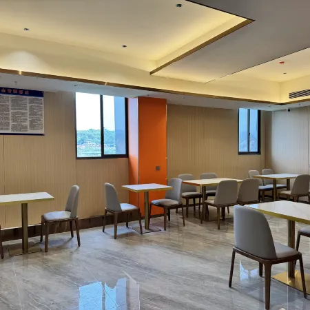 Fengyuehui Hotel (Wanfenglin Airport)