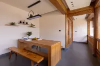 Shaxi Ancient Town Zhulü Homestay - parking