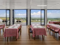 Modenge | Volcano Grassland · Hillside Scenic View | Modern Go Luxury Wilderness Hotel - บริการรถรับส่ง