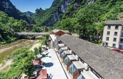 Xishan Hotel Отели рядом с достопримечательностью «Автобусный автобус Три Ущелья Чайчэн»