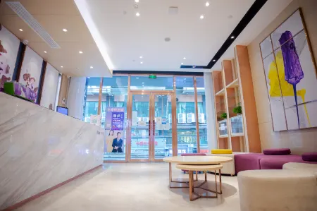 Lavande Hotels（Wuhan Guanggu Square） Отели рядом с достопримечательностью «Wuhan University of Engineering, College of Posts, Telecommunications and Information Engineering (Academy of Posts and Sciences Branch)»