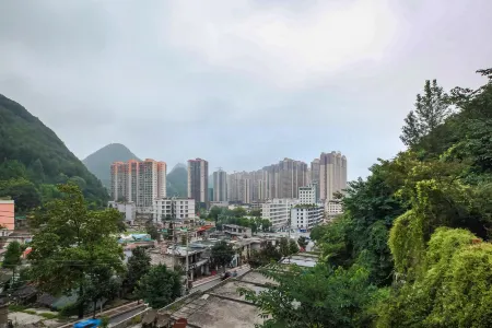 Bayi Garden Hotel Отели рядом с достопримечательностью «Liu Pan Shui Zoo»