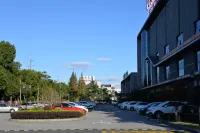 Ramada Shanghai Pudong International Airport East Station - Park Yeri