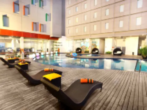 Harris Hotel & Conventions Gubeng Hotels in Gubeng