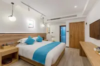 A bed and breakfast in front of Huangshan Mountain Hotels in Huangshan