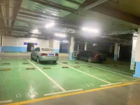 Vienna Hotel (Dingxi High Speed Railway Wanda Plaza) - parking