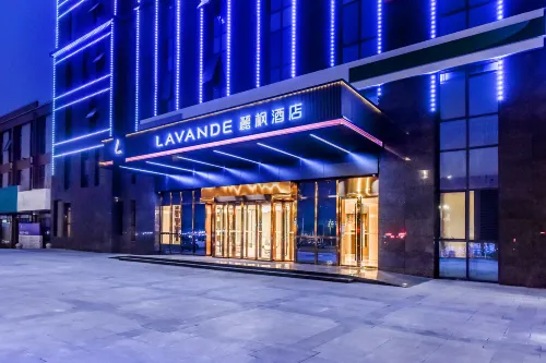 Lavande Hotel (Deyang Zhongjiang) - parking