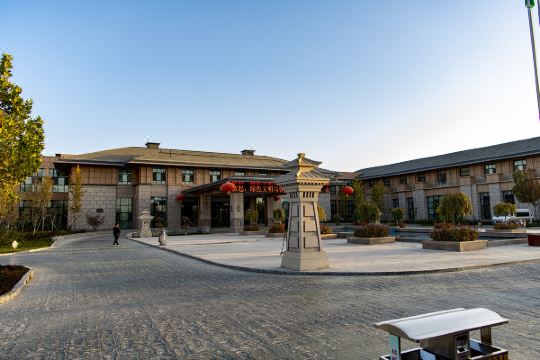 阿拉尔塔河花园酒店