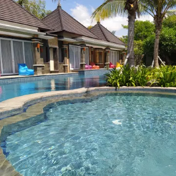 Kori Maharani Villas & Resort Отели рядом с достопримечательностью «Пляж Леби»