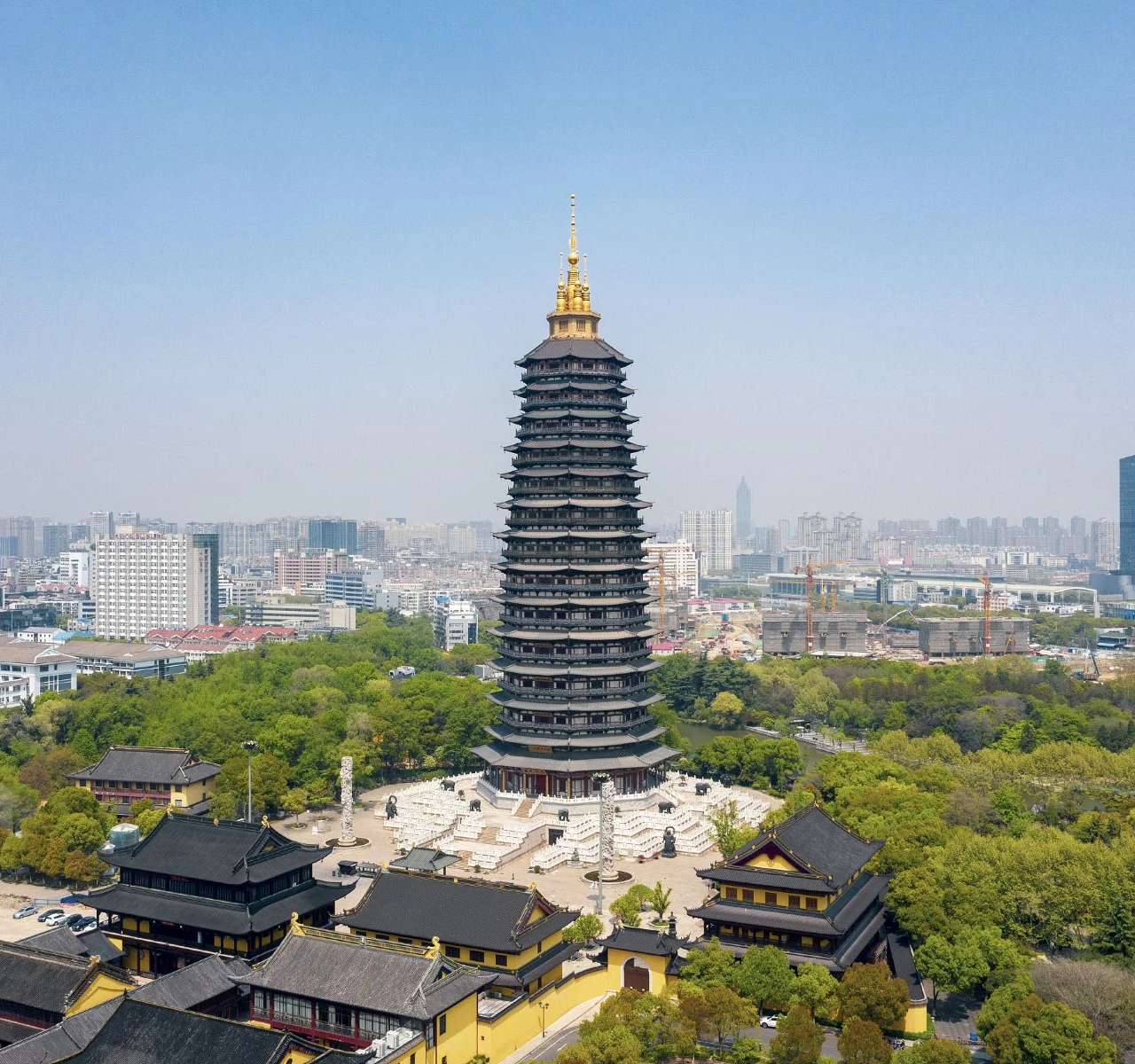 <h1>紅梅公園附近住宿飯店推薦</h1>