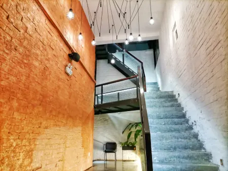 Han's Inn Отели рядом с достопримечательностью «With Dragon Bridge»