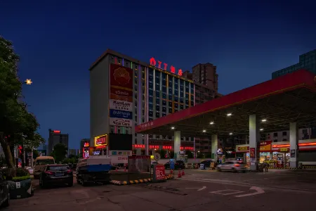 TT Fashion Hotel Отели рядом с достопримечательностью «Shaoyang University (Southeast to Shaoyang Bureau of Commerce)»