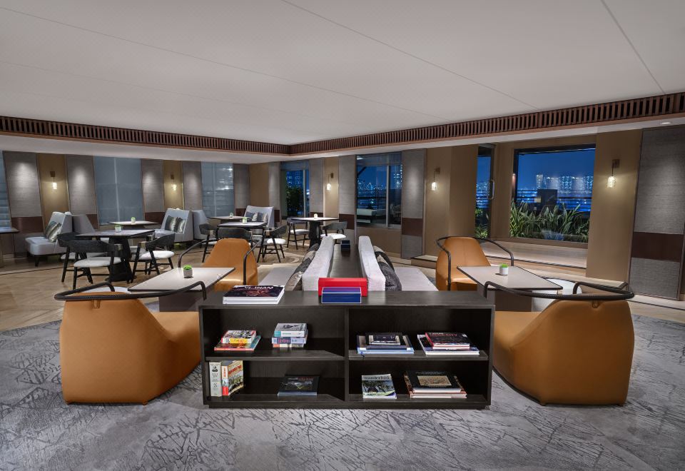 뉴 월드 호텔 사이공의 고급스러운 로비 전경