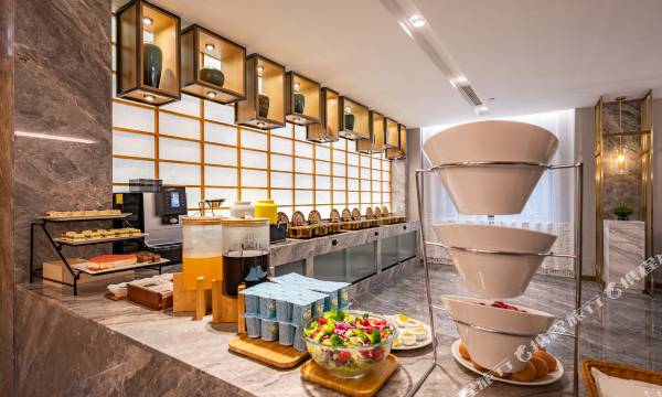 Super 8 Hotel (Beijing Sanlitun Taikoo Li Tuanjiehu Subway Station)