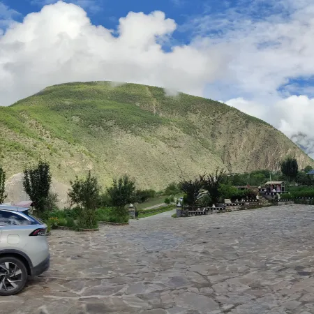 Daocheng Yading Sangjie Linka Luxury Homestay