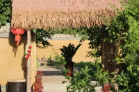 Front Yard & Back Yard Homestay (Near Xiangshawan Scenic Area) - 공항 셔틀버스