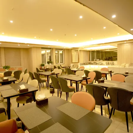 JOY Jinshang Smart Hotel (Hami Railway Station Branch of Tianma Mall)