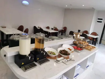 Borrman Hotel (Shaoguan The History East Street Fengcai Building) Отели рядом с достопримечательностью «Shaoguan Zhongshan Park»