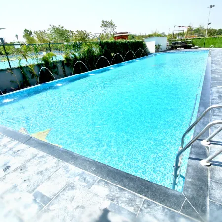 Solaris Hotel and Club