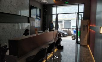 Shoushou Hotel (Linfen Industry and Trade Store)