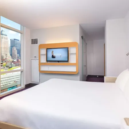 Yotel New York Times Square Отели рядом с достопримечательностью «Парк «Хай-Лайн»»