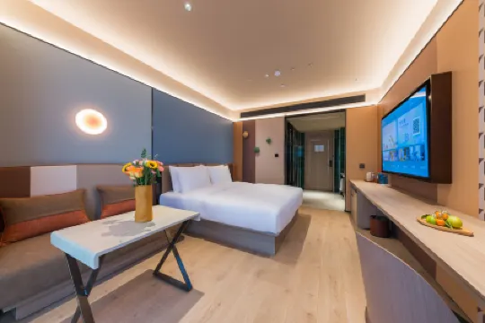 Orange Hotel (North Square of Nanchang West Railway Station)