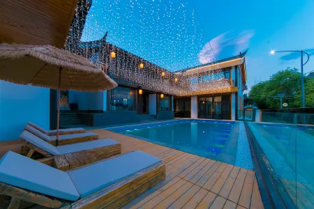 Lijiang Yueyangli garden Swimming Pool designer's home stay