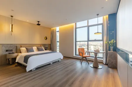 Elong R.YUN Hotel (Huainan No. 1 High School Wuyue Square)