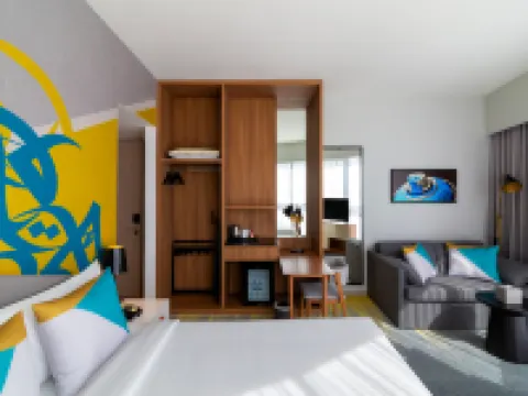 Ibis Styles Dubai Deira Hotels near Palm Deira