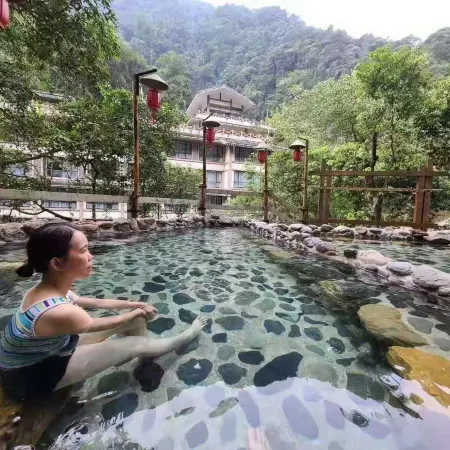 Qianshanyuan Jiaju Hotel