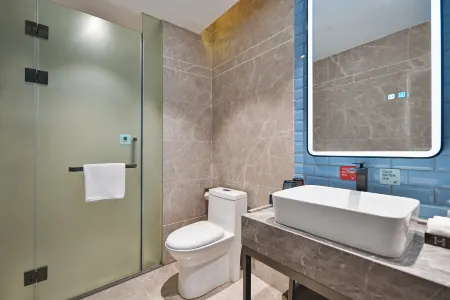 Mehood Hotel (Zhaoqing Qixingyan Xinghu Scenic Area Branch) Отели рядом с достопримечательностью «Qixingyan Archway Square»