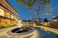 Floral Lux Hotel · Cloudveil Haven Hotel - Pools