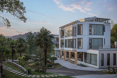 Anji Zheyunju Village Hot Spring Hotel Отели рядом с достопримечательностью «Zhejiang Institute of Technology (Anji Campus)»