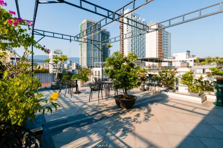 Derive Boutique Villa & Apartment Da Nang Отели рядом с достопримечательностью «Danang Architecture University»