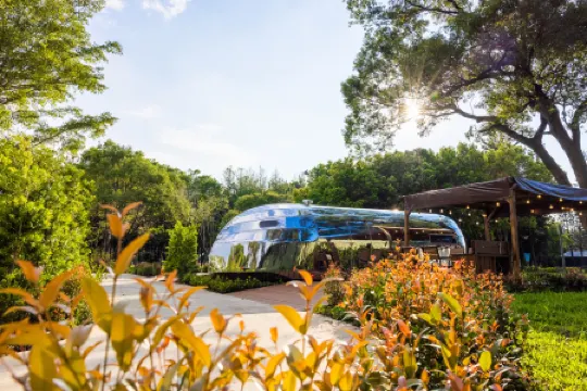 Bon Chill Glamping By Cosmos Otium Отели рядом с достопримечательностью «Старая улица Тай-Ху»