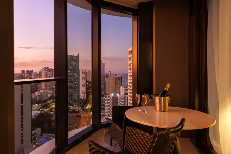 Meriton Suites Surfers Paradise Отели рядом с достопримечательностью «The Wax Museum»