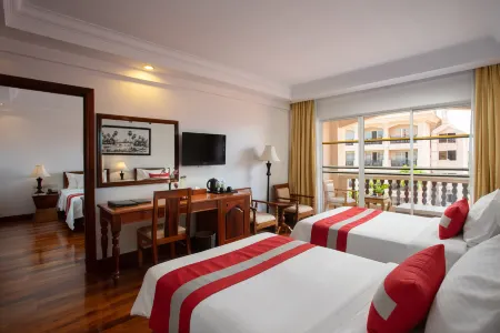 Hotel Somadevi Angkor Resort & Spa Отели рядом с достопримечательностью «Puthan Nokor Reach Thorm Meta Pagoda»