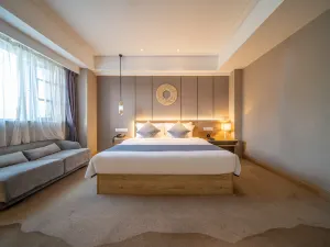 Hongyan Holiday Riverview Hotel (Chongqing Jiefangbei Hongyadong Branch)