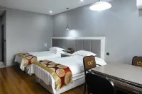 Fuqian Business Hotel