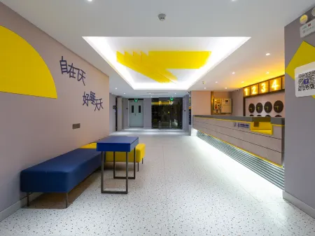 7Days Inn Hotel (Xishui Runda Xinhua Zhengjie) Отели в г. Сишуй