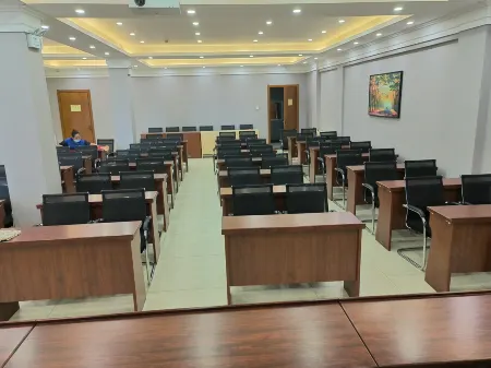 Changling Kaiyue Business Hotel (Changling Bus Station)