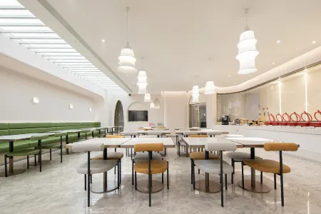 Mercure Shanghai Lujiazui Center Отели рядом с достопримечательностью «Biyun Xiuxian Tiyu Park»