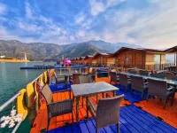 Le Roi Floating Huts & Eco Rooms Tehri فنادق في Tehri Garhwal