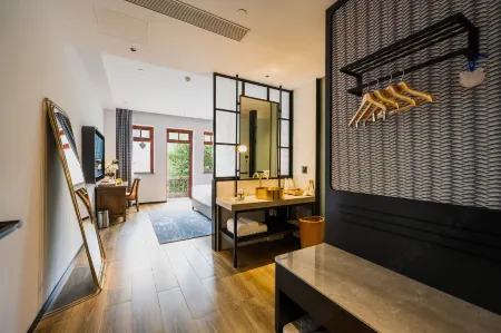 Meet Arcade Building Hotels