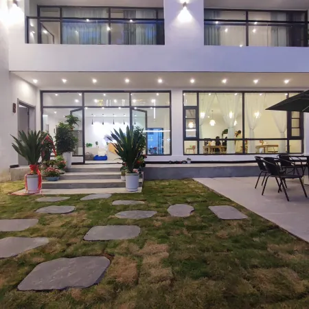 Huangchuan Banshan Xiyu Homestay (Laojunshan Zhongling Cableway Branch)