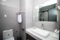 Liaocheng Runheyuan AI Intelligent Hotel - Airport Shuttle