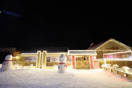 Arctic Village Snowman Chalet