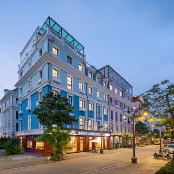 Ha Long Essence Classic Hotel Отели рядом с достопримечательностью «Гора Бай Тхо»
