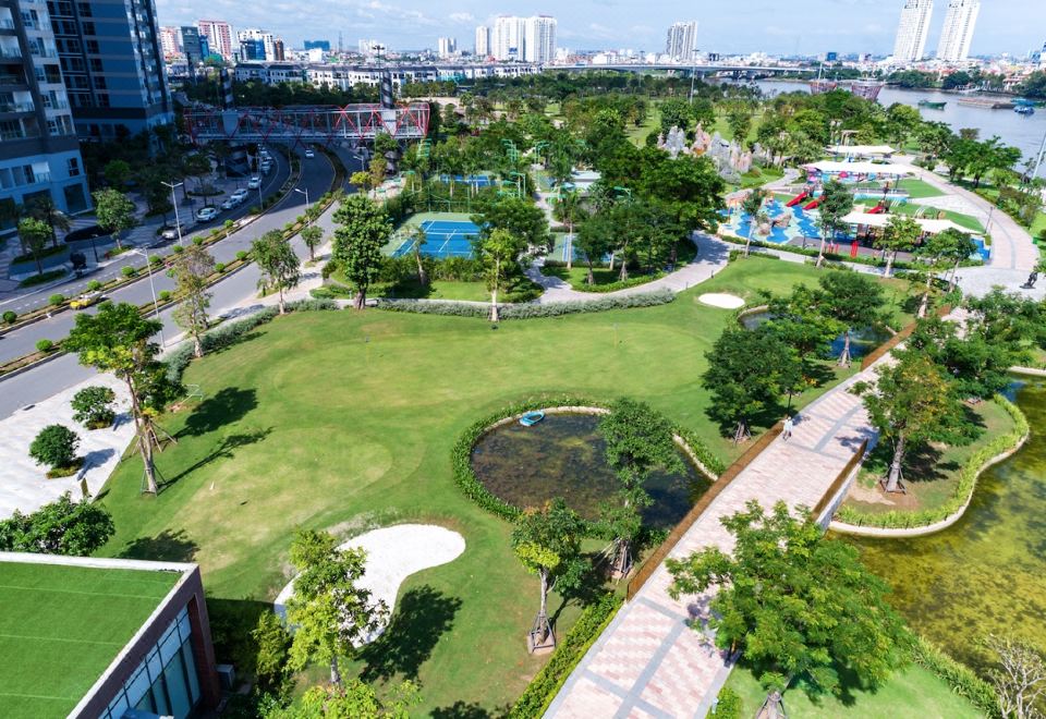 Orient Paris Landmark Tower Apartment
